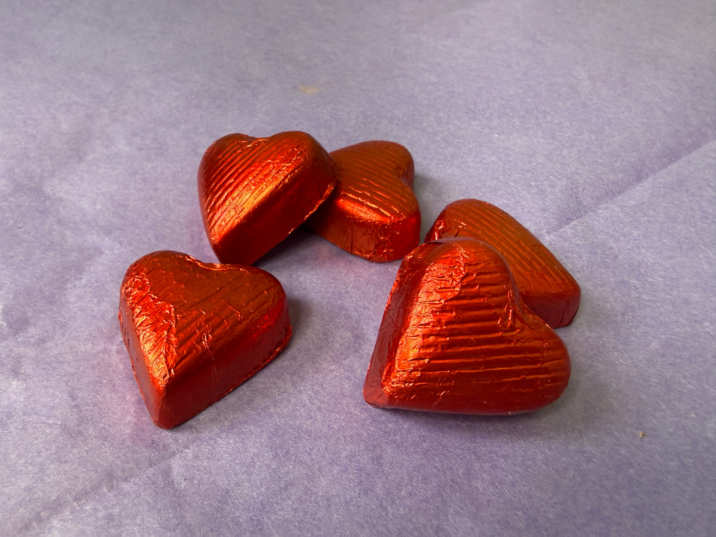 Chocolate hearts in red tinfoil 1 kg bag