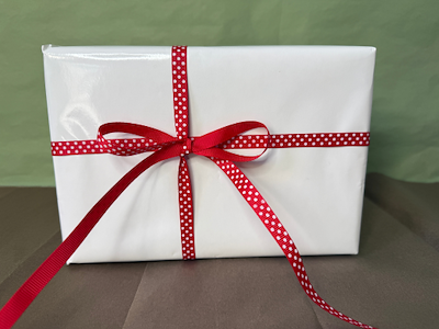 Silkebånd m. prikker rødt 10mmx91m