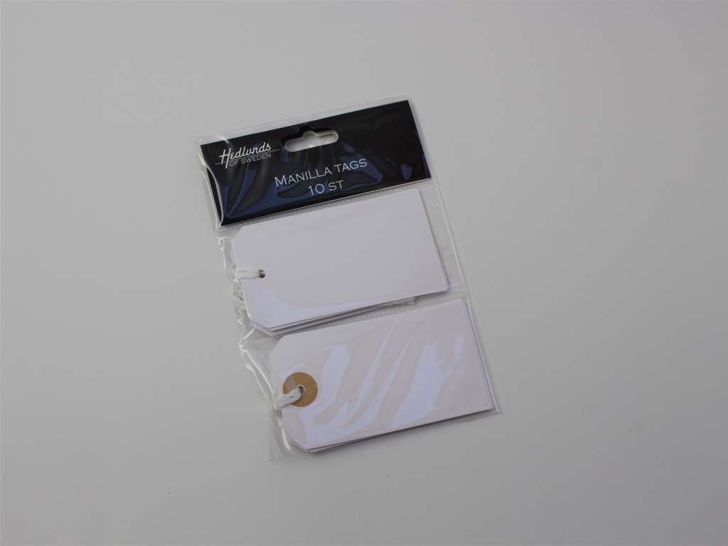 Manilla tags hvide 5x9cm med snor. Pakke á 10 stk.