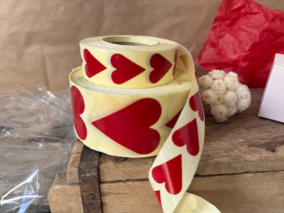 Large heart labels Red. 1000 pieces per roll