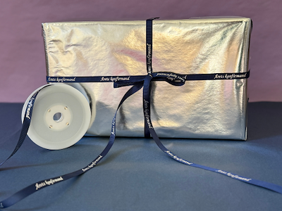 Årets konfirmand bånd marineblå 9mmx20m