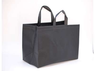 Taske sort non wowen Bredde 35cm x højde 24cm + bund/dybde 17cm.