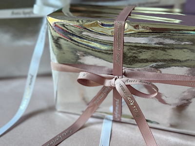 Årets konfirmand bånd gl. rosa 9mmx20m