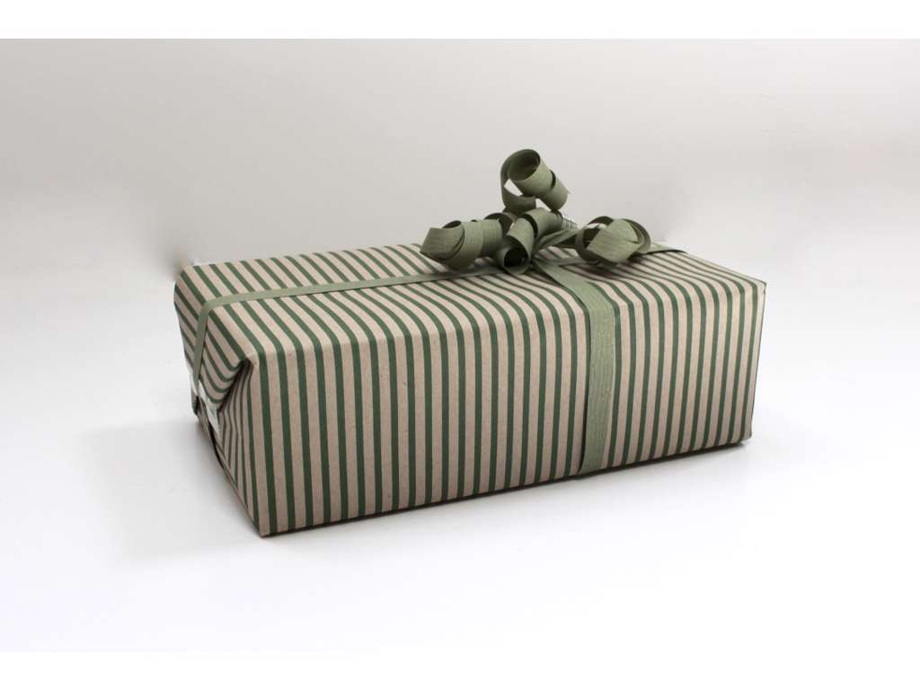 Gavepapir green stripes 40cm x 130 m. FSC genbrugspapir