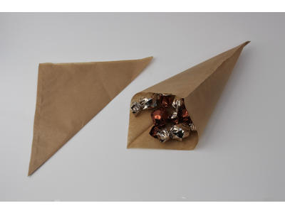 Pointed bags brown 23 cm (1000)