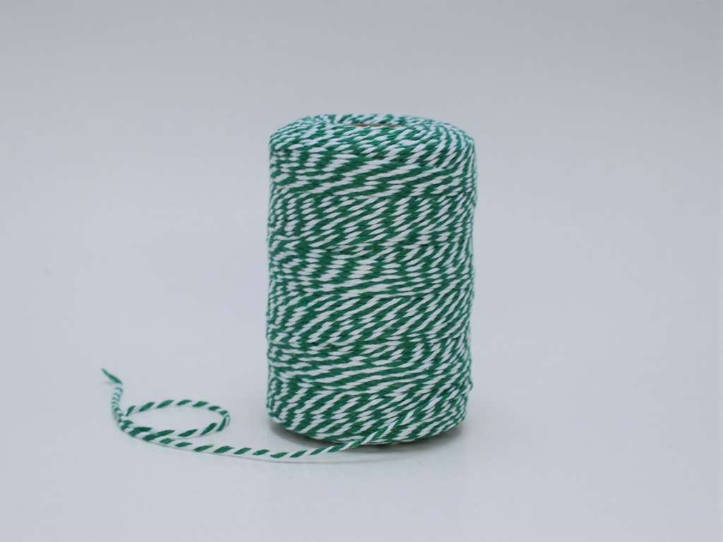 Document yarn green/white - 300 m per roll. With plastic coil in the middle