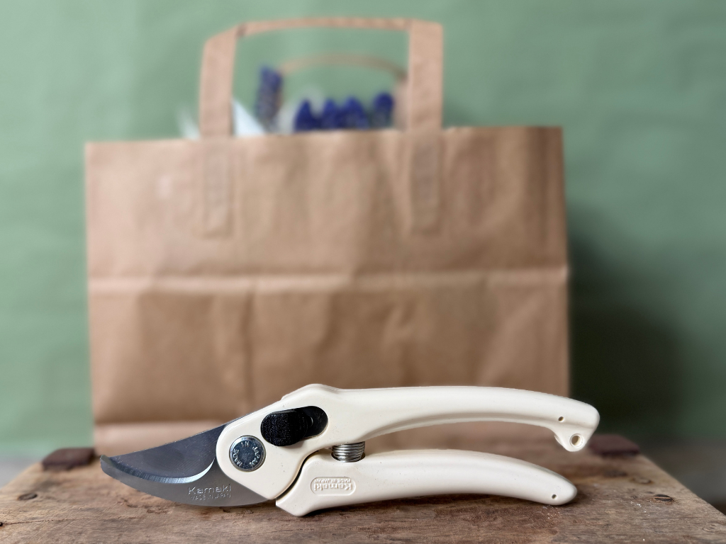 Kamaki flower scissors curved 900