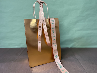 Silkebånd 25mm med tryk - 20 ruller i glat eller rillet