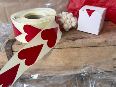 Large heart labels Red. 1000 pieces per roll