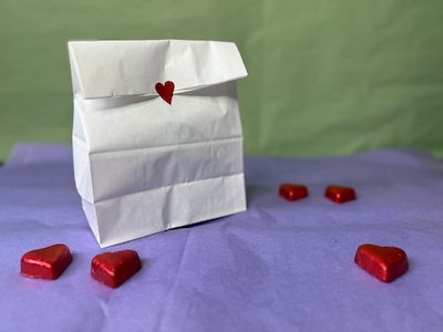 Chocolate hearts in red tinfoil 1 kg bag