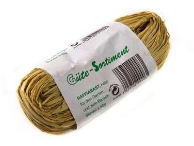 Raffia bast in a package of 50g.