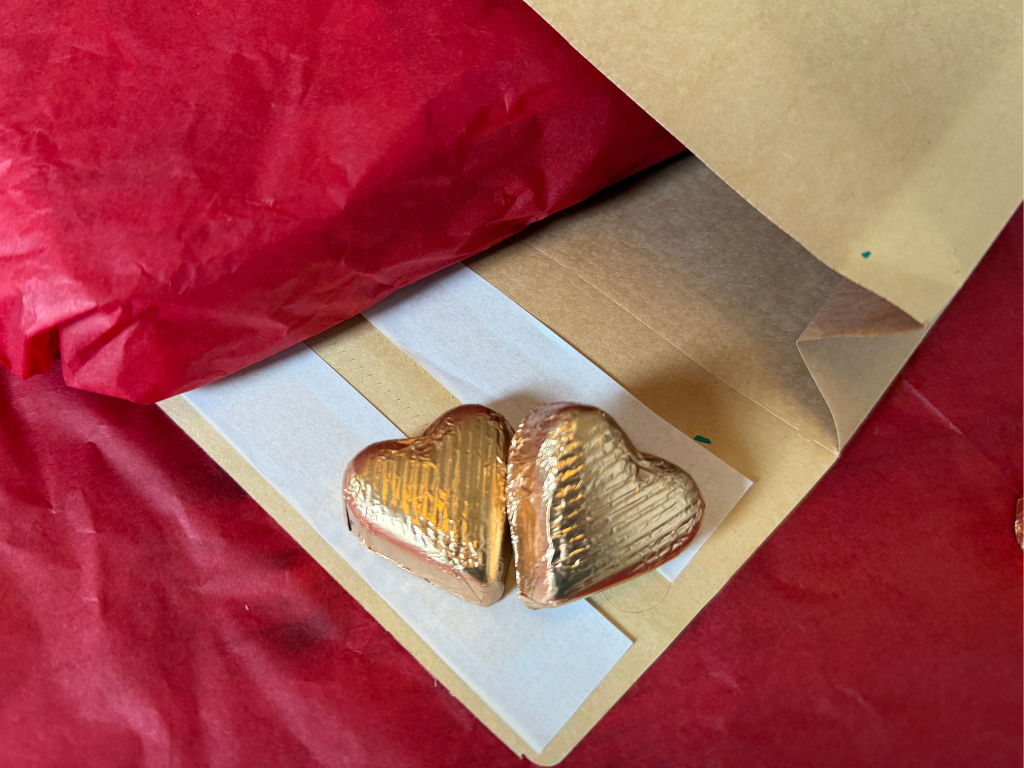 Chocolate hearts in gold tinfoil 1 kg bag