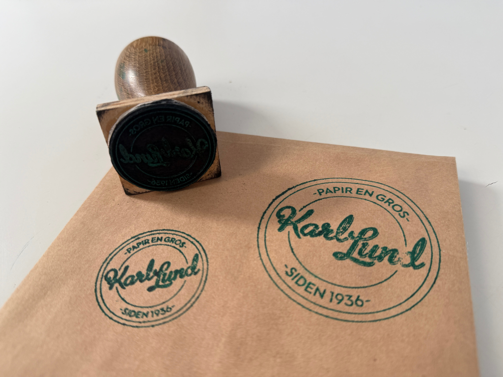 Håndstempel med eget logo i max størrelse Ø40mm eller 40 x 40 mm