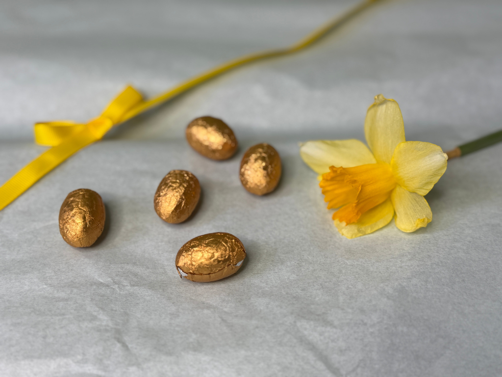 Chocolate Easter eggs 1kg -  gold tinfoil