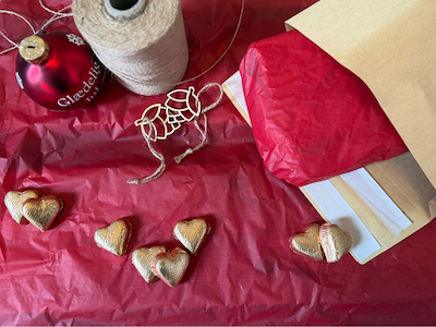 Chocolate hearts in gold tinfoil 1 kg bag