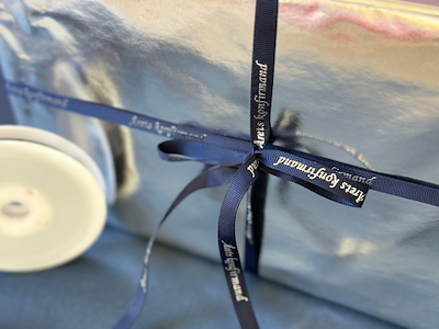 Årets konfirmand bånd marineblå 9mmx20m