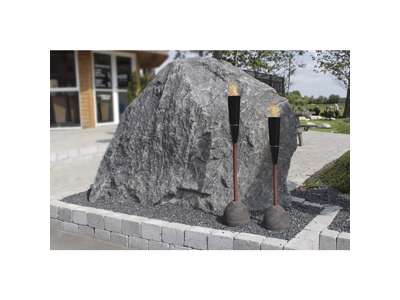 Torch outdoors 170 cm. high with wooden shaft on concrete base