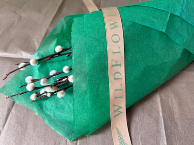 Silkebånd 25mm med tryk - 20 ruller i glat eller rillet