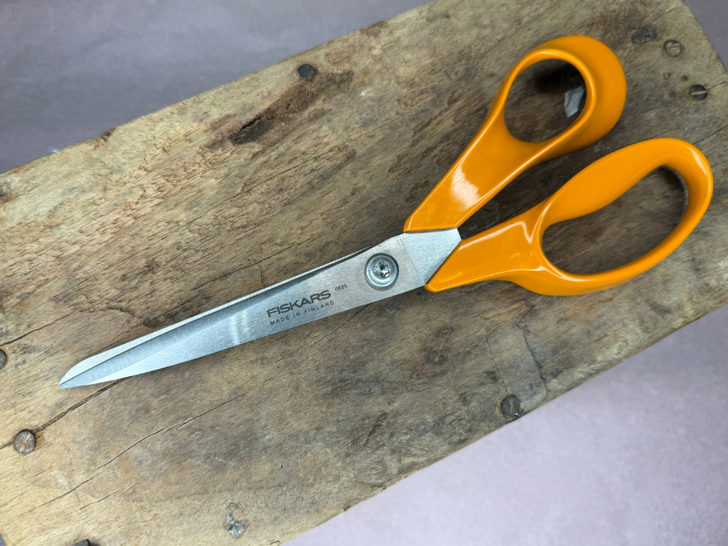 Saks Fiskars universal højre hånd orange