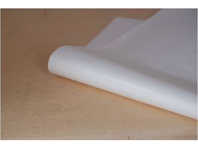 Wrapping paper in 45 gram white kraft 30x40cm